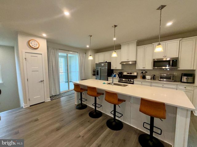 813 CANARY ISLAND CT, Newark, DE 19702