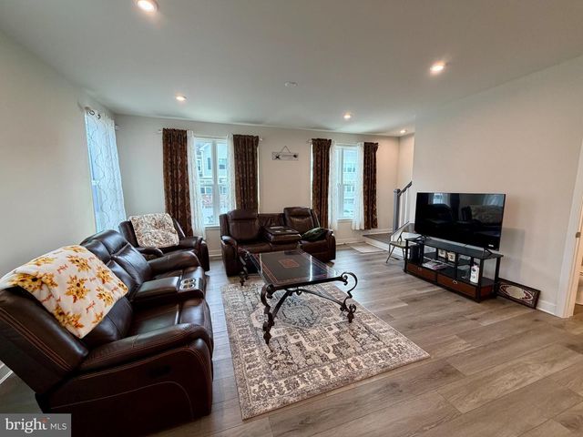 813 CANARY ISLAND CT, Newark, DE 19702