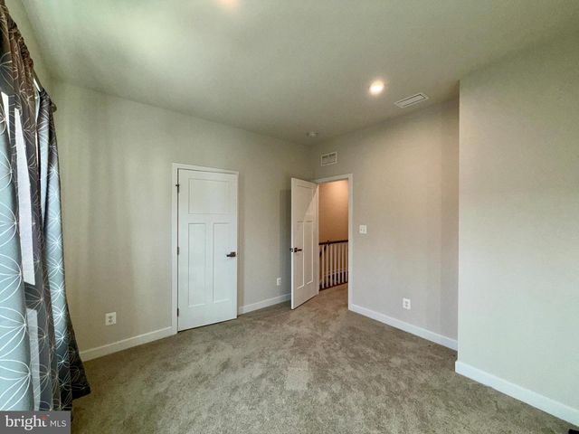 813 CANARY ISLAND CT, Newark, DE 19702