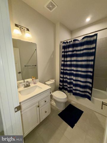 813 CANARY ISLAND CT, Newark, DE 19702