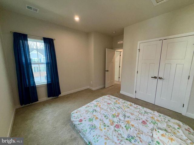 813 CANARY ISLAND CT, Newark, DE 19702