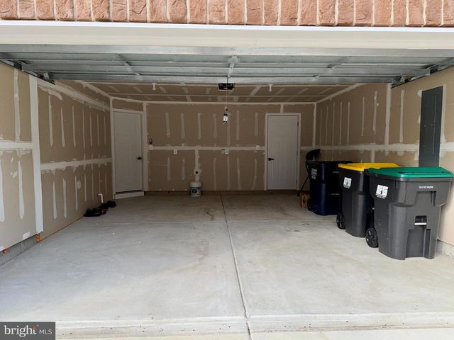 813 CANARY ISLAND CT, Newark, DE 19702