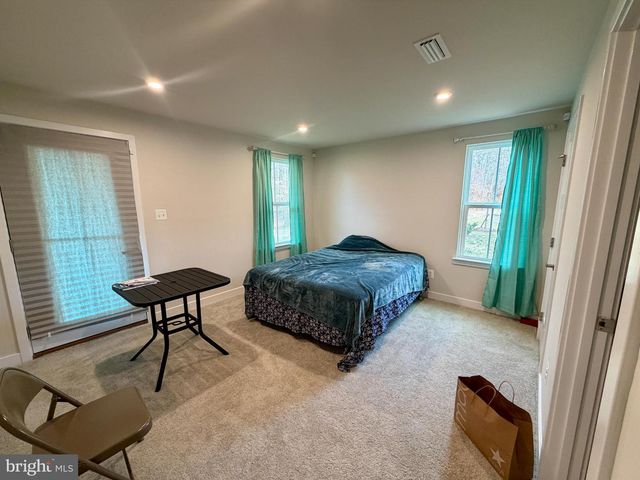 813 CANARY ISLAND CT, Newark, DE 19702