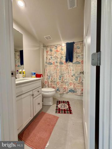 813 CANARY ISLAND CT, Newark, DE 19702