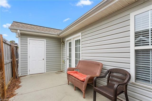 305 Glen Gate Circle, Kernersville, NC 27284