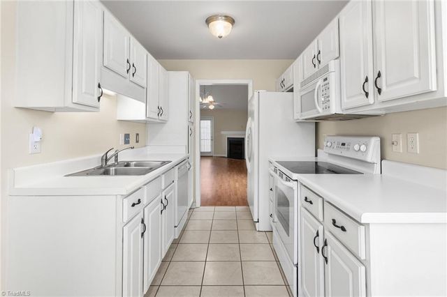 305 Glen Gate Circle, Kernersville, NC 27284