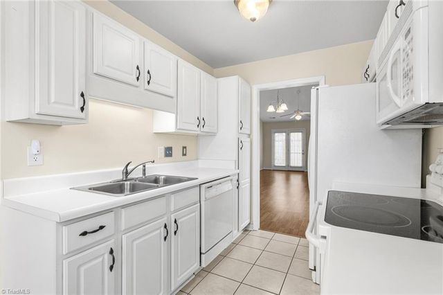 305 Glen Gate Circle, Kernersville, NC 27284