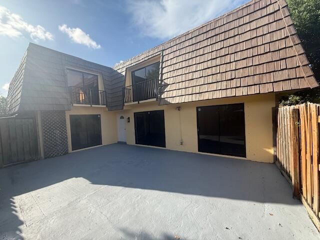 724 Springdale Circle, Palm Springs, FL 33461