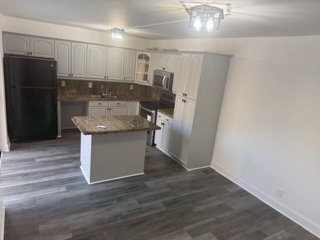 724 Springdale Circle, Palm Springs, FL 33461