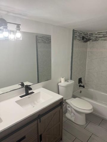 724 Springdale Circle, Palm Springs, FL 33461