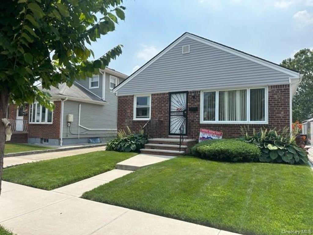 15724 20th Avenue, Whitestone, NY 11357