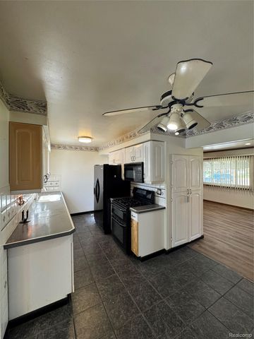 31263 Hayes Road, Warren, MI 48088