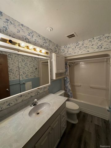 31263 Hayes Road, Warren, MI 48088