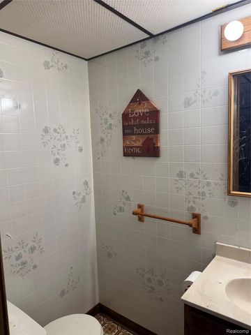31263 Hayes Road, Warren, MI 48088