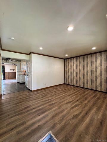 31263 Hayes Road, Warren, MI 48088
