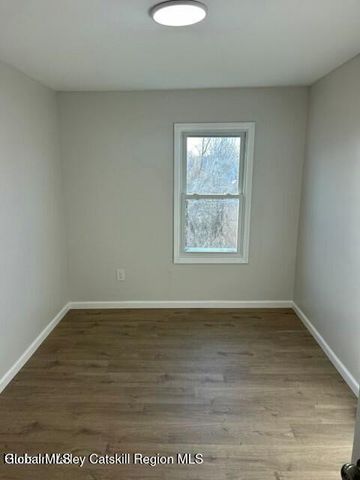 982 S Schodack Road, Castleton-on-hudson, NY 12033