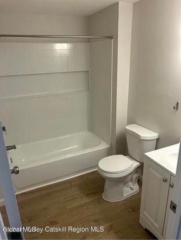 982 S Schodack Road, Castleton-on-hudson, NY 12033