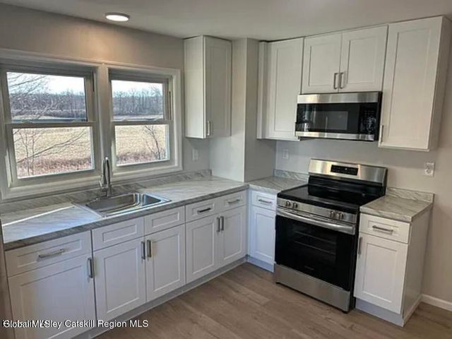 982 S Schodack Road, Castleton-on-hudson, NY 12033