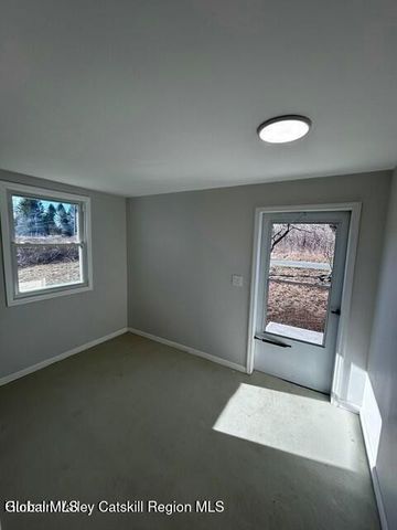 982 S Schodack Road, Castleton-on-hudson, NY 12033