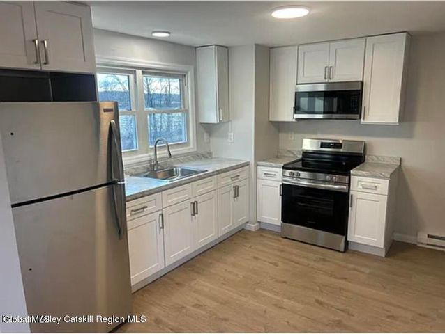 982 S Schodack Road, Castleton-on-hudson, NY 12033