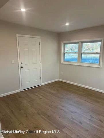 982 S Schodack Road, Castleton-on-hudson, NY 12033