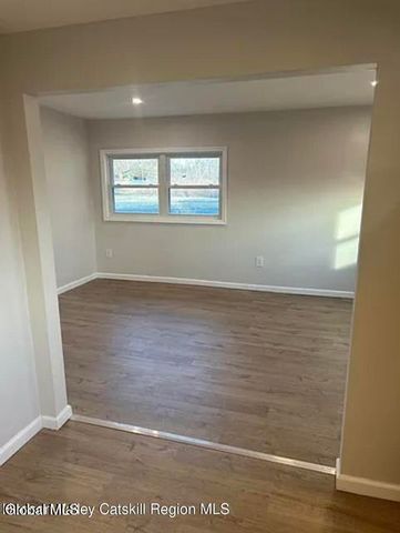 982 S Schodack Road, Castleton-on-hudson, NY 12033