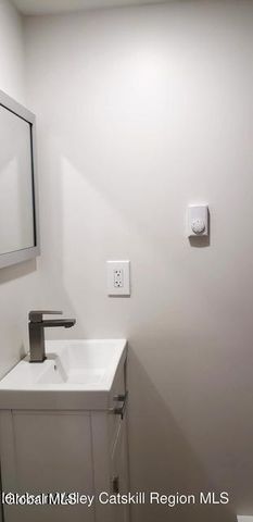 982 S Schodack Road, Castleton-on-hudson, NY 12033