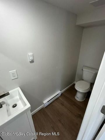 982 S Schodack Road, Castleton-on-hudson, NY 12033