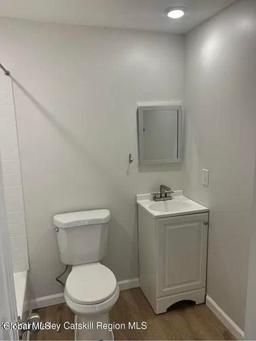 982 S Schodack Road, Castleton-on-hudson, NY 12033