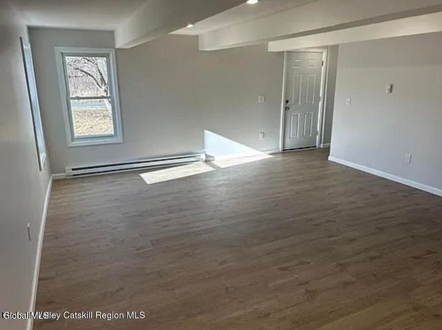 982 S Schodack Road, Castleton-on-hudson, NY 12033