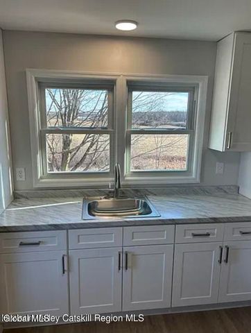 982 S Schodack Road, Castleton-on-hudson, NY 12033