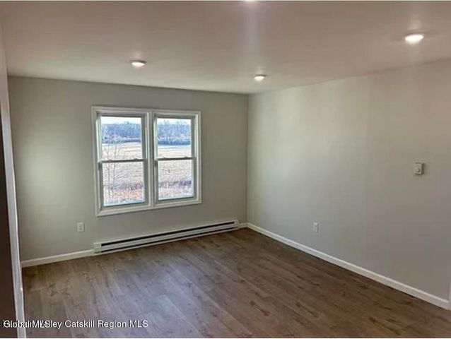 982 S Schodack Road, Castleton-on-hudson, NY 12033