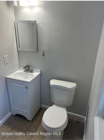 982 S Schodack Road, Castleton-on-hudson, NY 12033