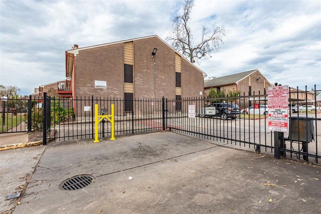 12955 Woodforest Boulevard 10, Houston, TX 77015