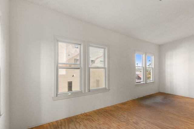 150 Falcon St, Boston, MA 02128