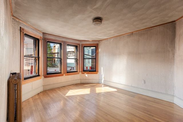 150 Falcon St, Boston, MA 02128