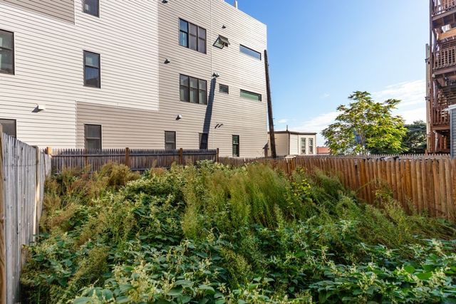 150 Falcon St, Boston, MA 02128