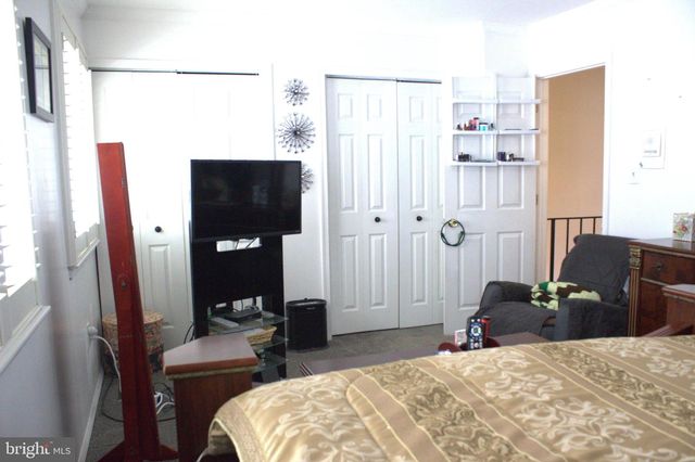 1902 VALLEY TER SE, Washington, DC 20032