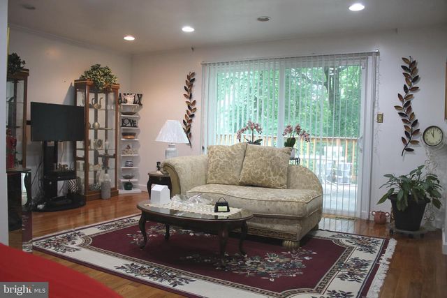 1902 VALLEY TER SE, Washington, DC 20032