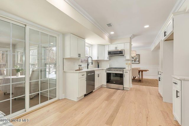 4 Templer Way, Hazlet, NJ 07730