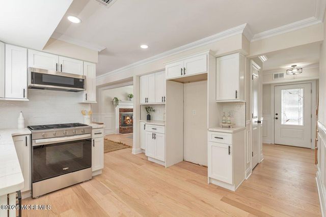 4 Templer Way, Hazlet, NJ 07730