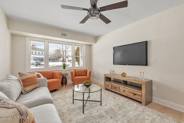 4 Templer Way, Hazlet, NJ 07730