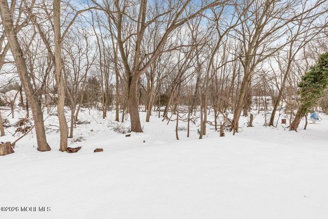 4 Templer Way, Hazlet, NJ 07730