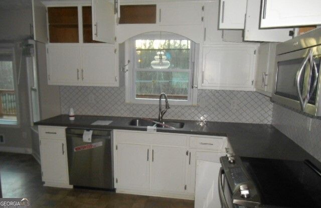 122 Farmbrook Trail, Stockbridge, GA 30281