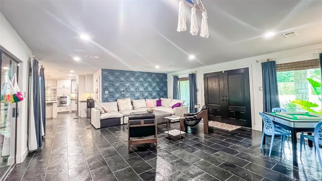 1106 Kipp Avenue, Kemah, TX 77565