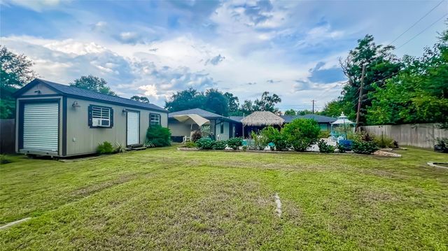 1106 Kipp Avenue, Kemah, TX 77565