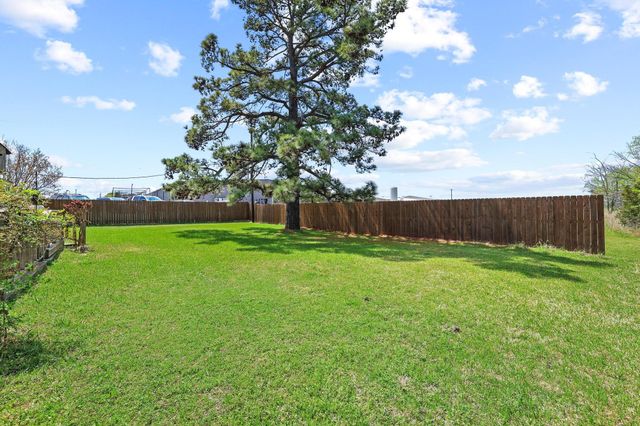 110 Vine Street, Pottsboro, TX 75076