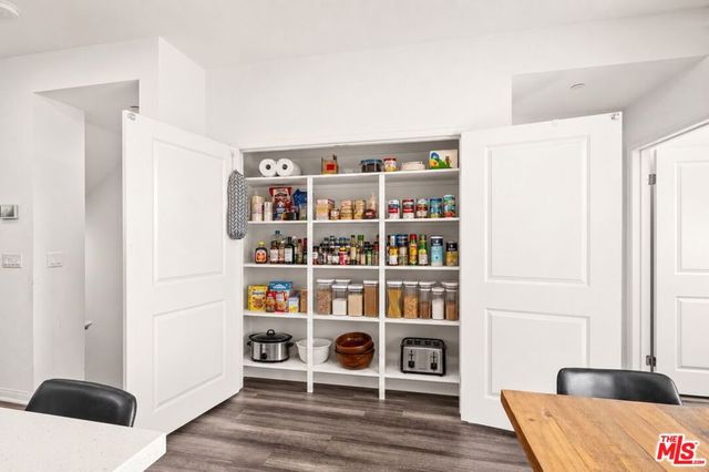 8408 N Fresco Way, Northridge, CA 91325