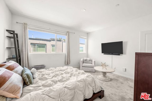 8408 N Fresco Way, Northridge, CA 91325