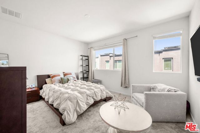 8408 N Fresco Way, Northridge, CA 91325